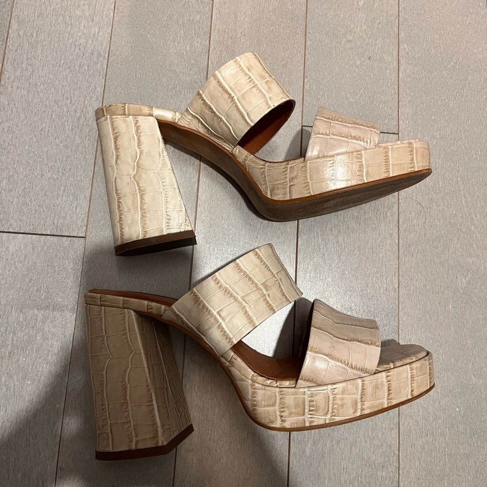 L’Intervalle Leather Heals ❤️